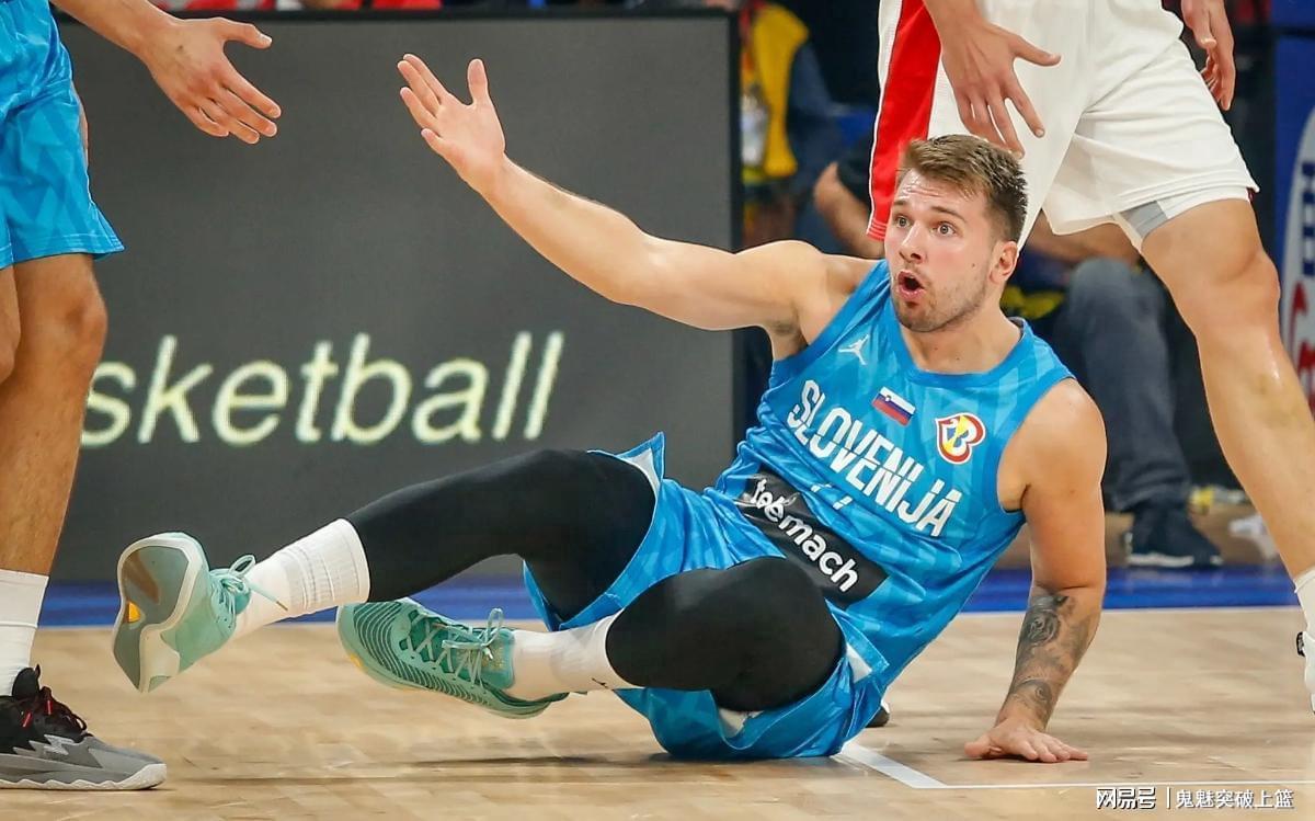 彻底杀疯了!23分钟爆砍43+2+1+4!他风头盖过卢卡约基奇